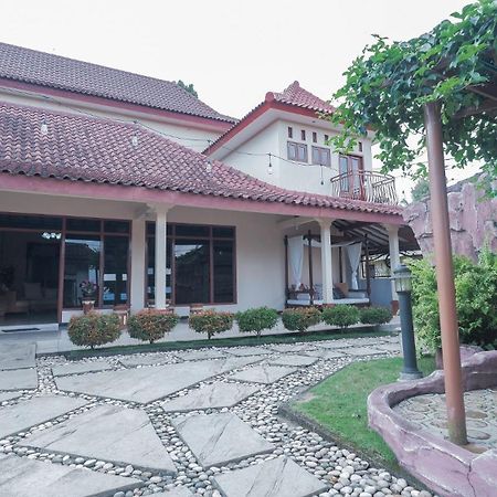 Bumirejo Marry Ind Gunung Kawi Guest House Malang מראה חיצוני תמונה