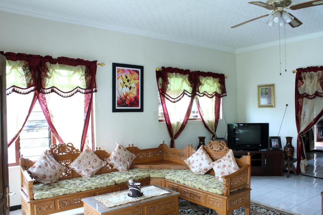 Bumirejo Marry Ind Gunung Kawi Guest House Malang מראה חיצוני תמונה